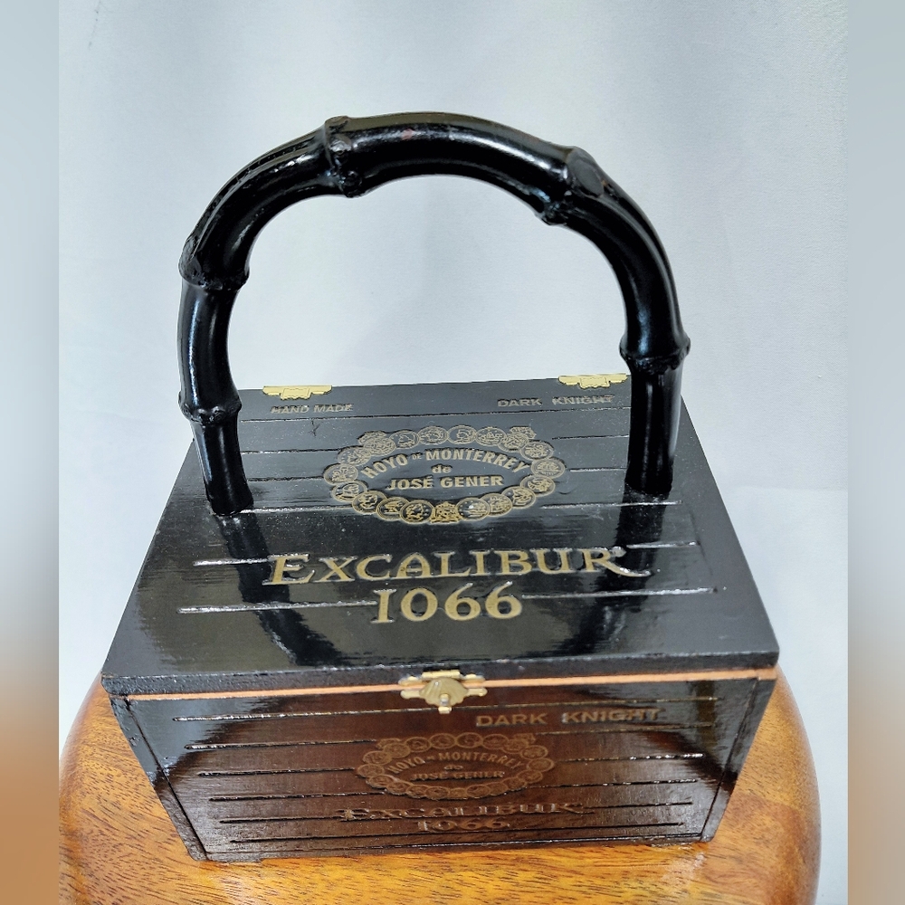Hoya de Monterrey de Jose Gener Black Cigar Box Purse